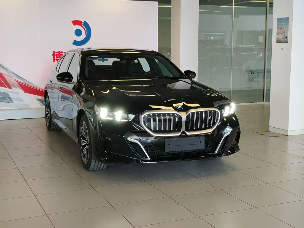 BMW i5 2025 — фото 3