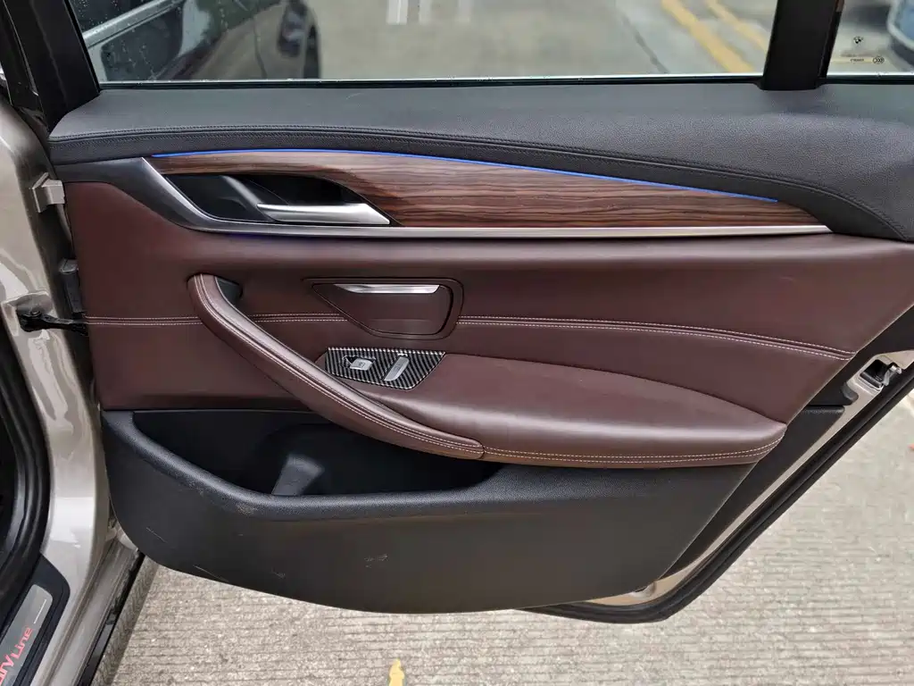 BMW 5 Series 2018 — фото 17