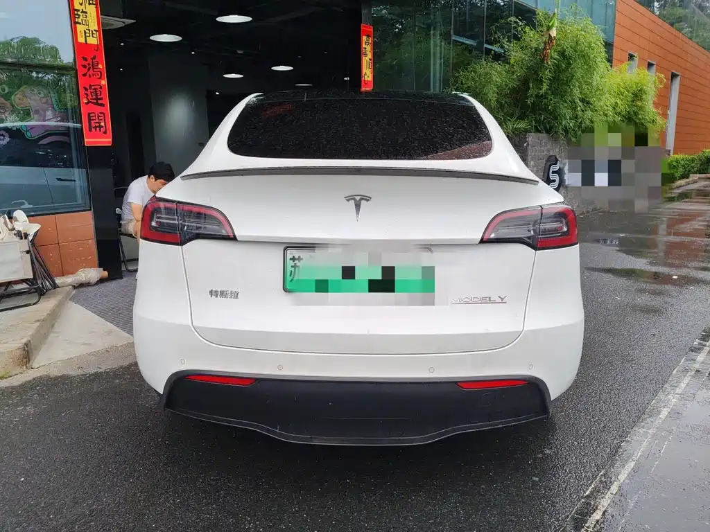 Tesla Model Y 2023 — фото 8