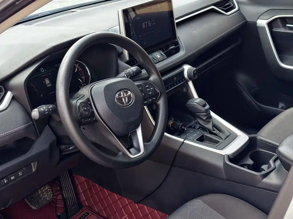 Toyota RAV4 2022 — фото 4