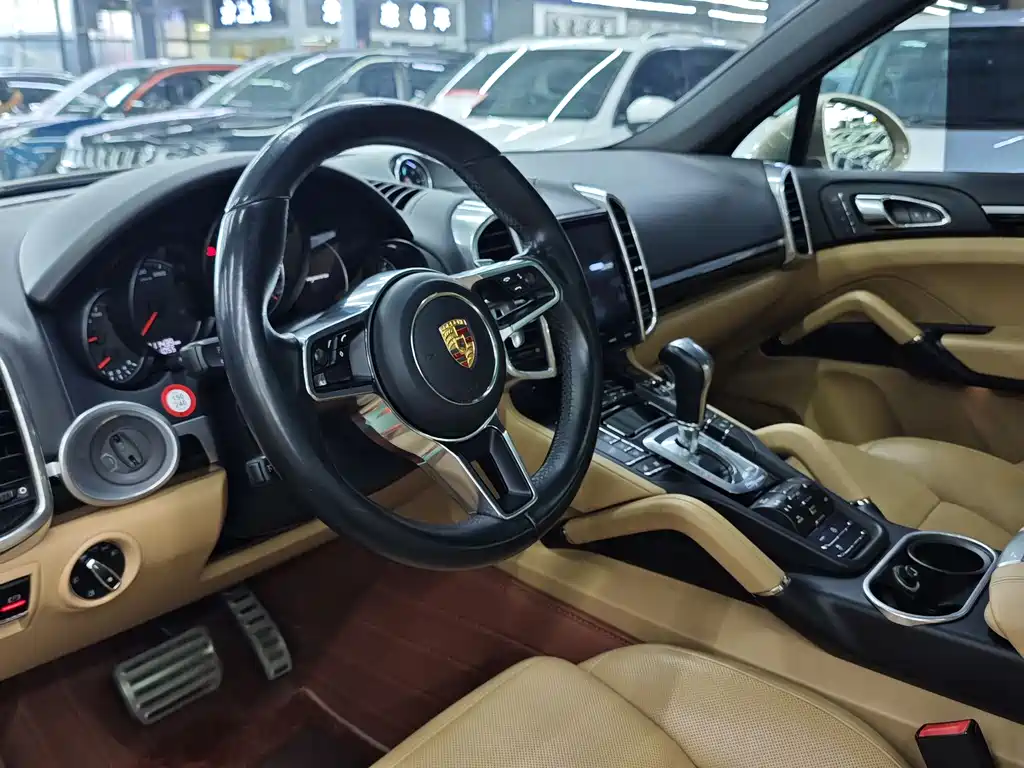 Porsche Cayenne 2015 — фото 12