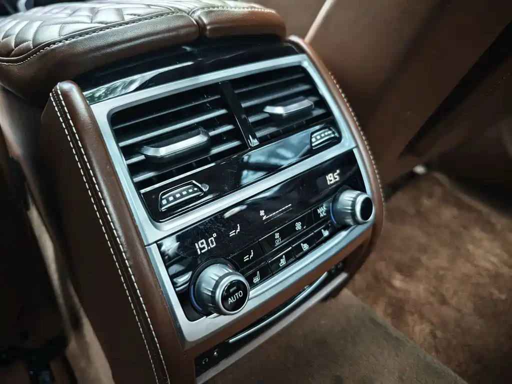 BMW 7 Series 2019 — фото 12