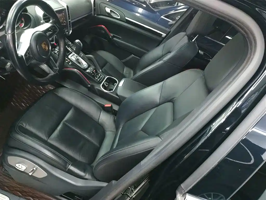 Porsche Cayenne 2018 — фото 11
