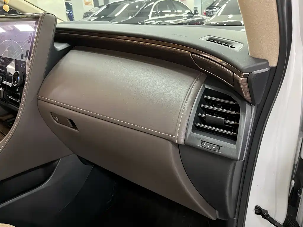 Toyota Vellfire 2025 — фото 29