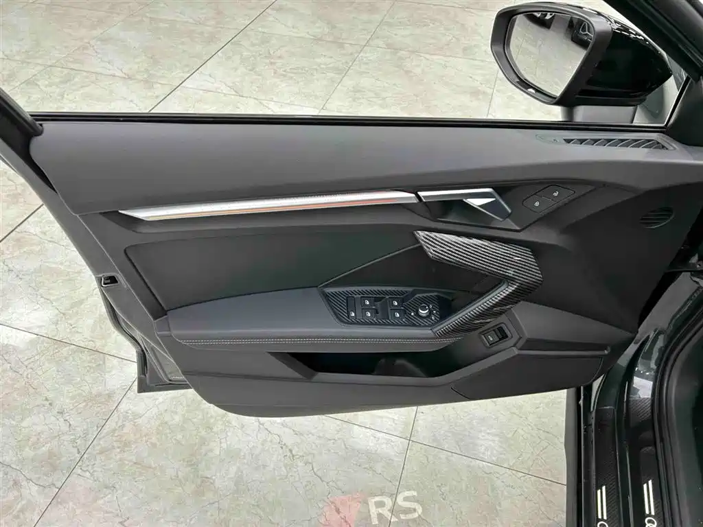 Audi A3 2023 — фото 10