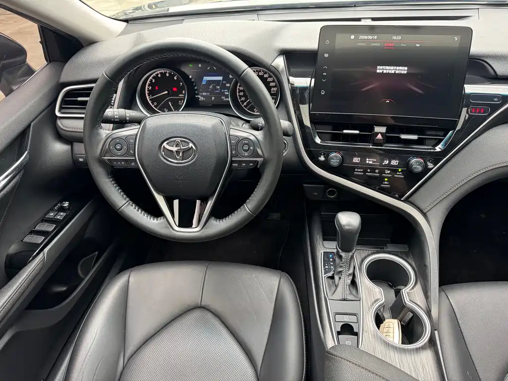 Toyota Camry 2023 — фото 12