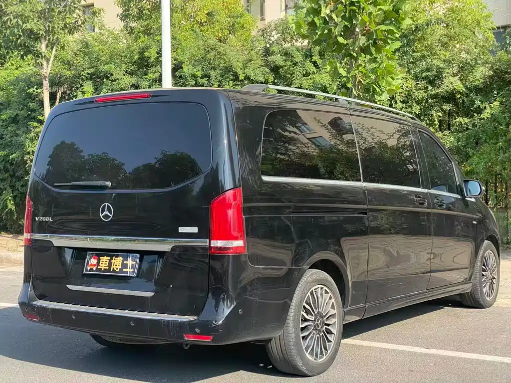 Mercedes-Benz V-Class 2018 — фото 9