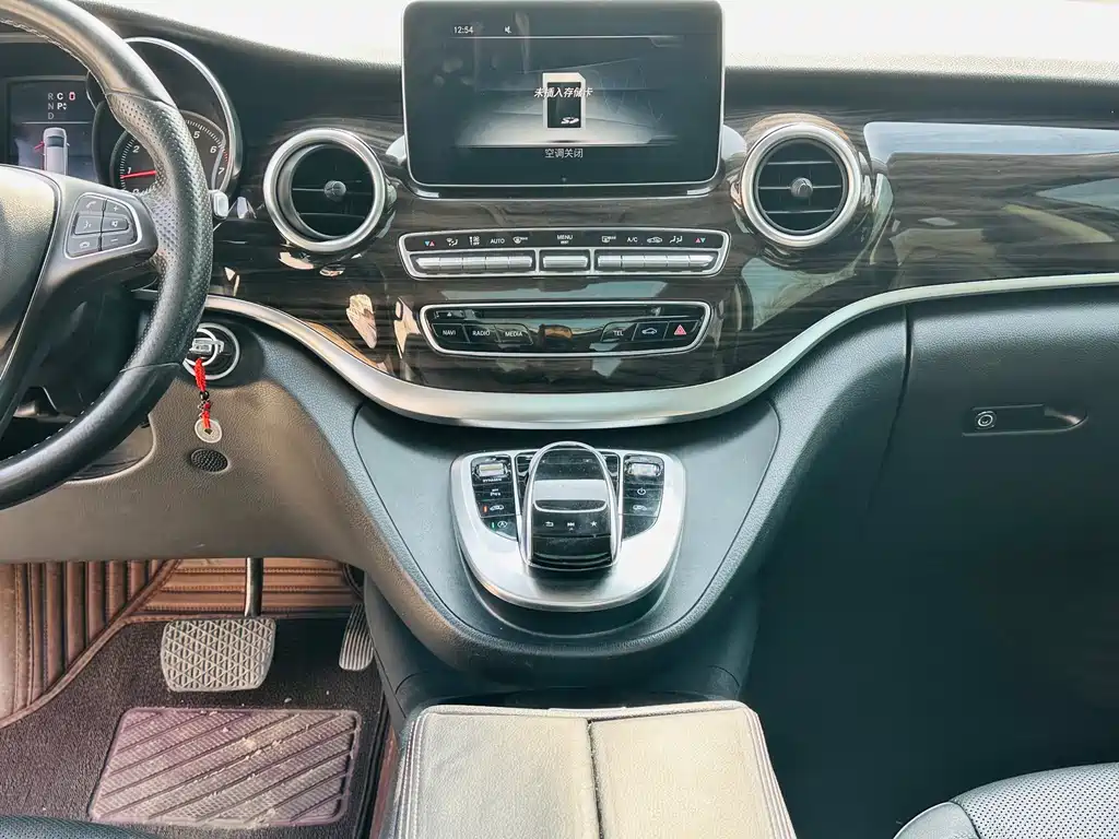 Mercedes-Benz V-Class 2018 — фото 17