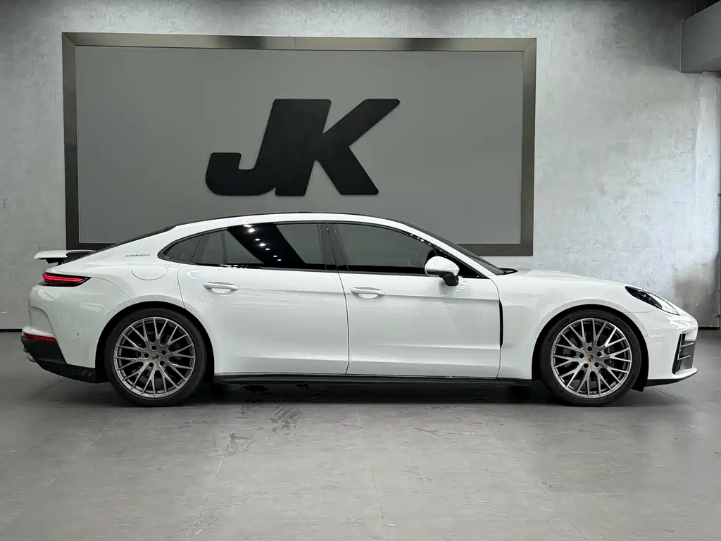 Porsche Panamera 2024