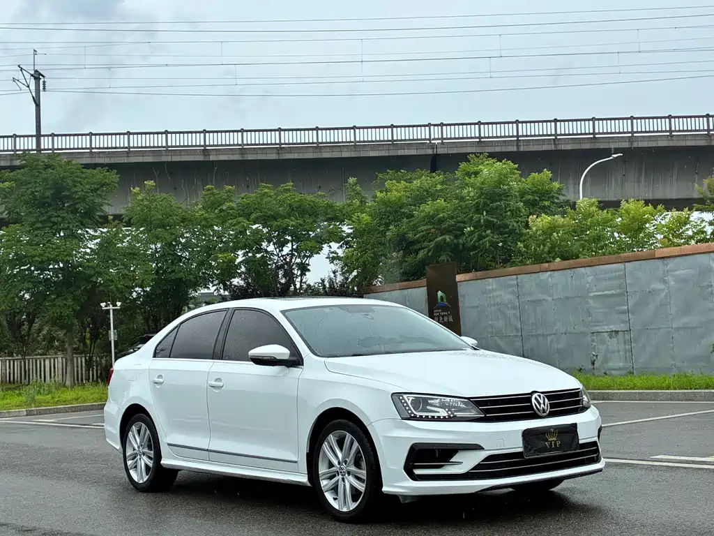 Volkswagen Sagitar 2018