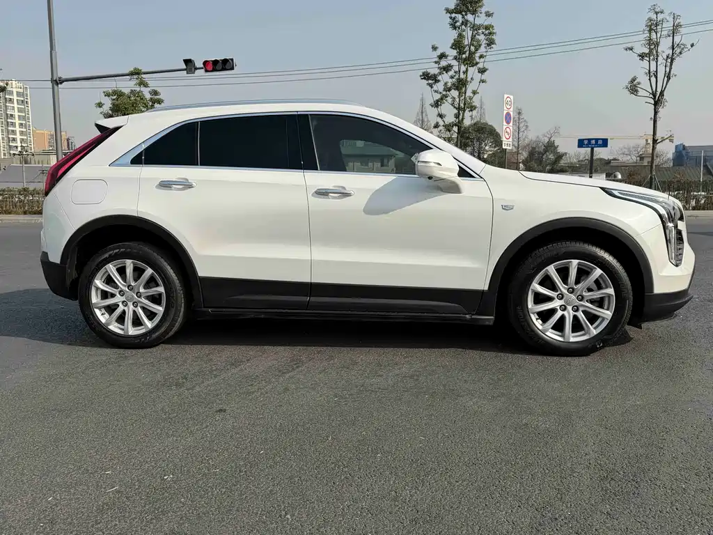 Cadillac XT4 2019 — фото 11
