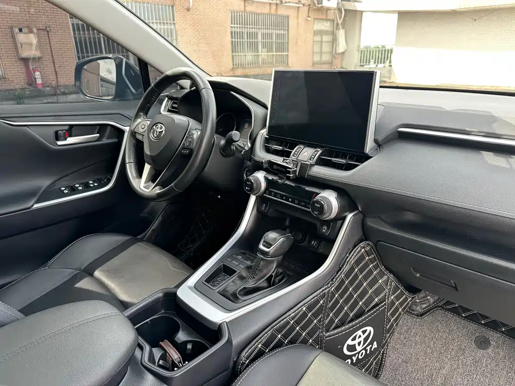 Toyota Wildlander 2023 — фото 14