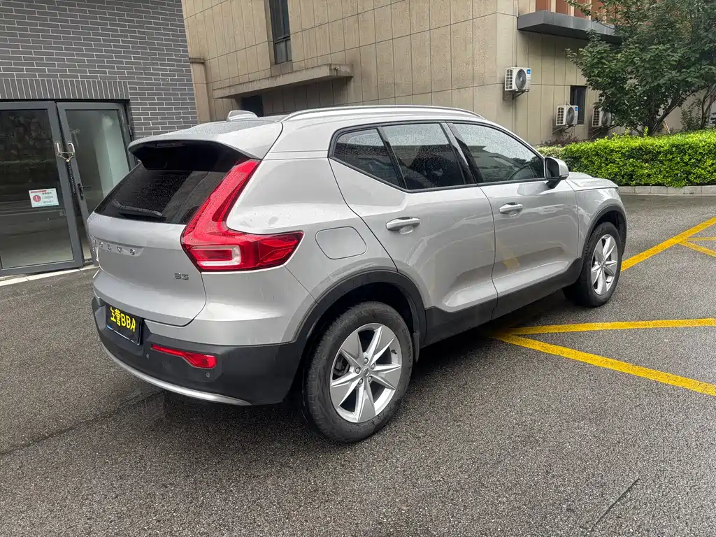 Volvo XC40 2022 — фото 18