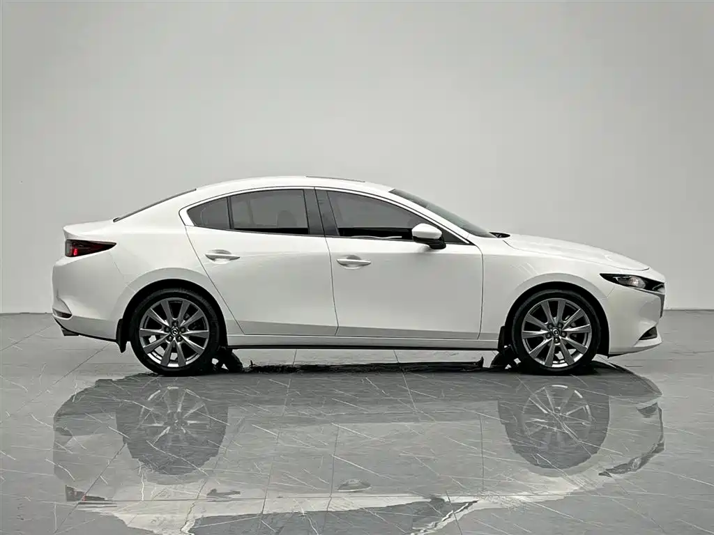 Mazda 3 Axela 2024