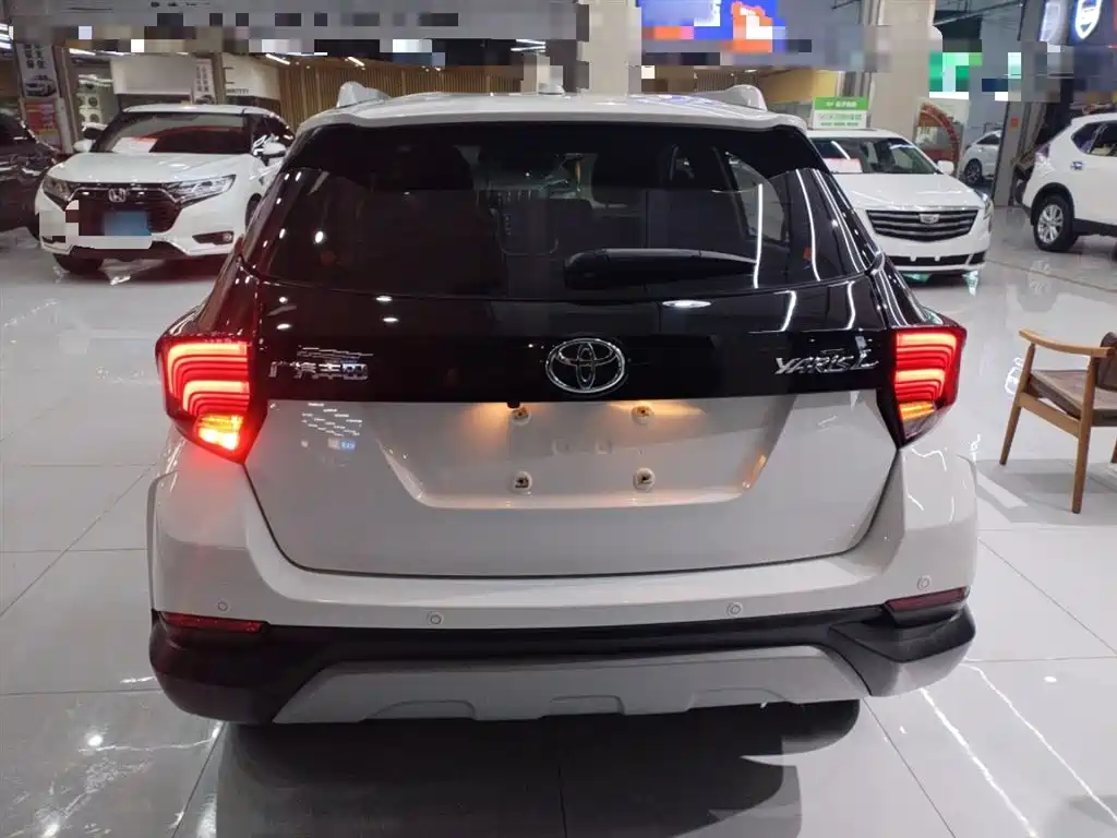 Toyota Yaris L 2022 — фото 4