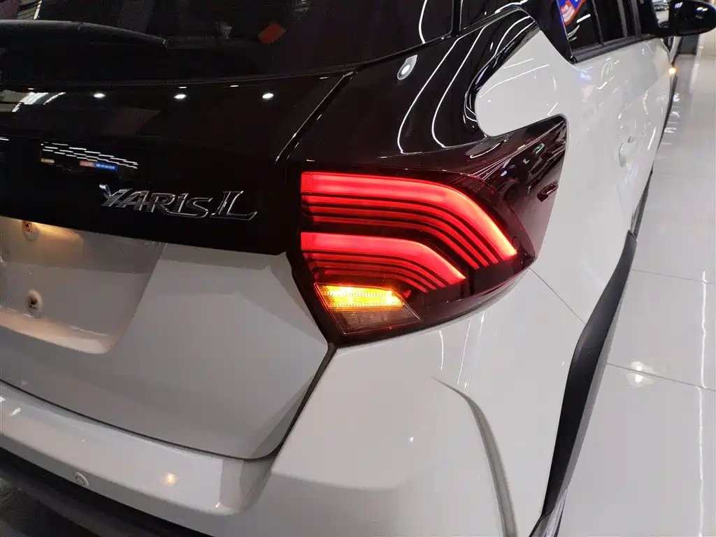 Toyota Yaris L 2022 — фото 24