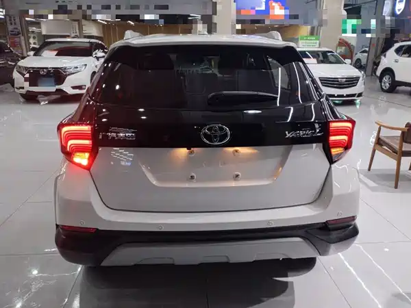 Toyota Yaris L 2022