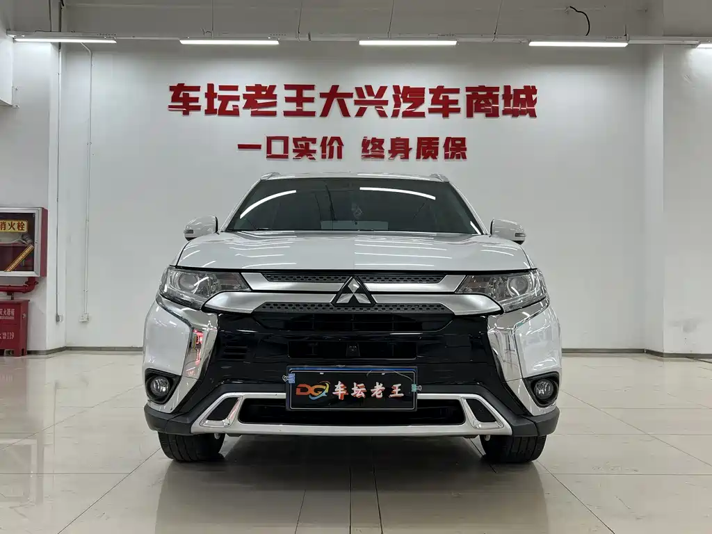 Mitsubishi Outlander 2020 — фото 2