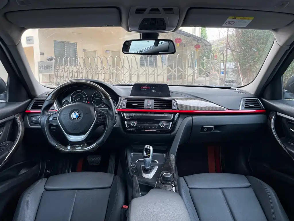 BMW 3 Series 2018 — фото 10