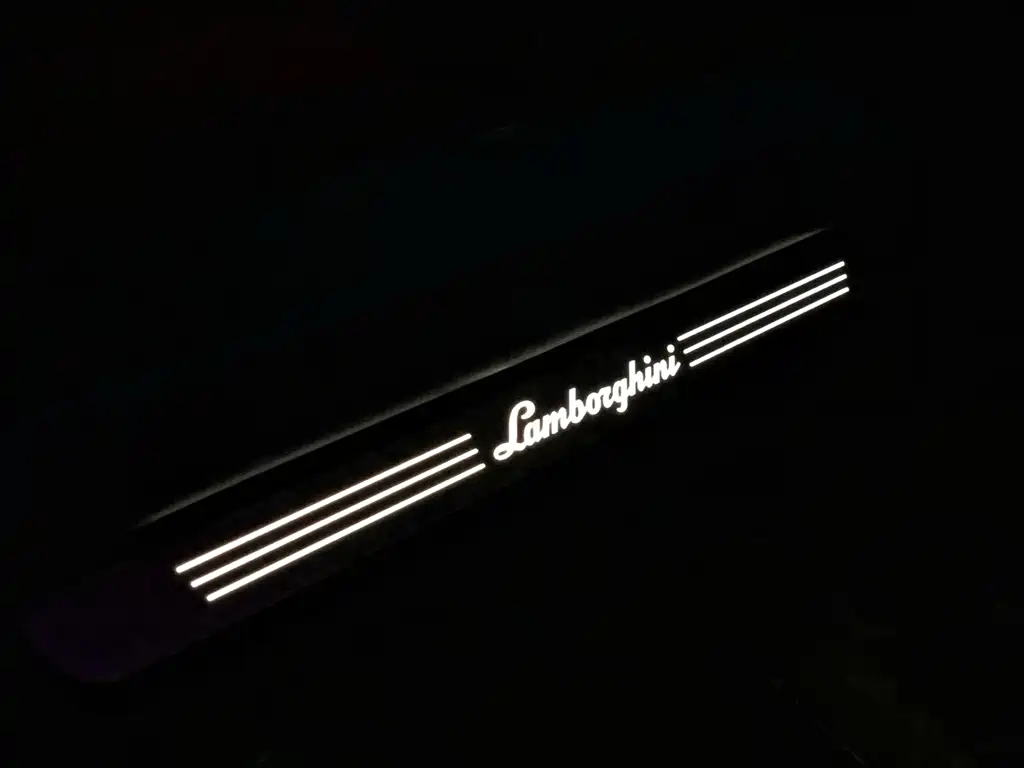 Lamborghini Urus 2019 — фото 18