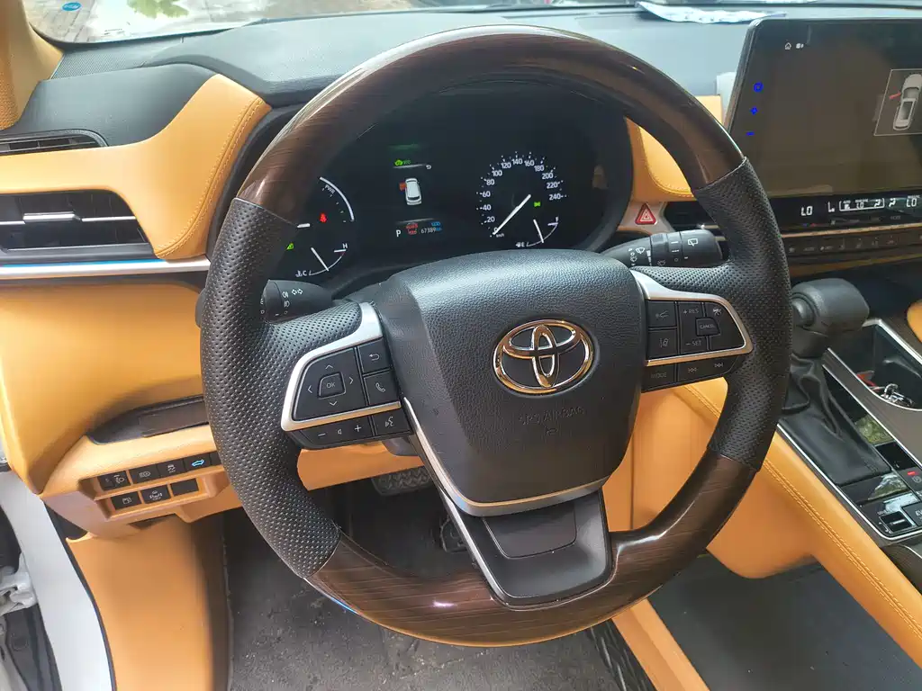 Toyota Sienna 2023 — фото 10