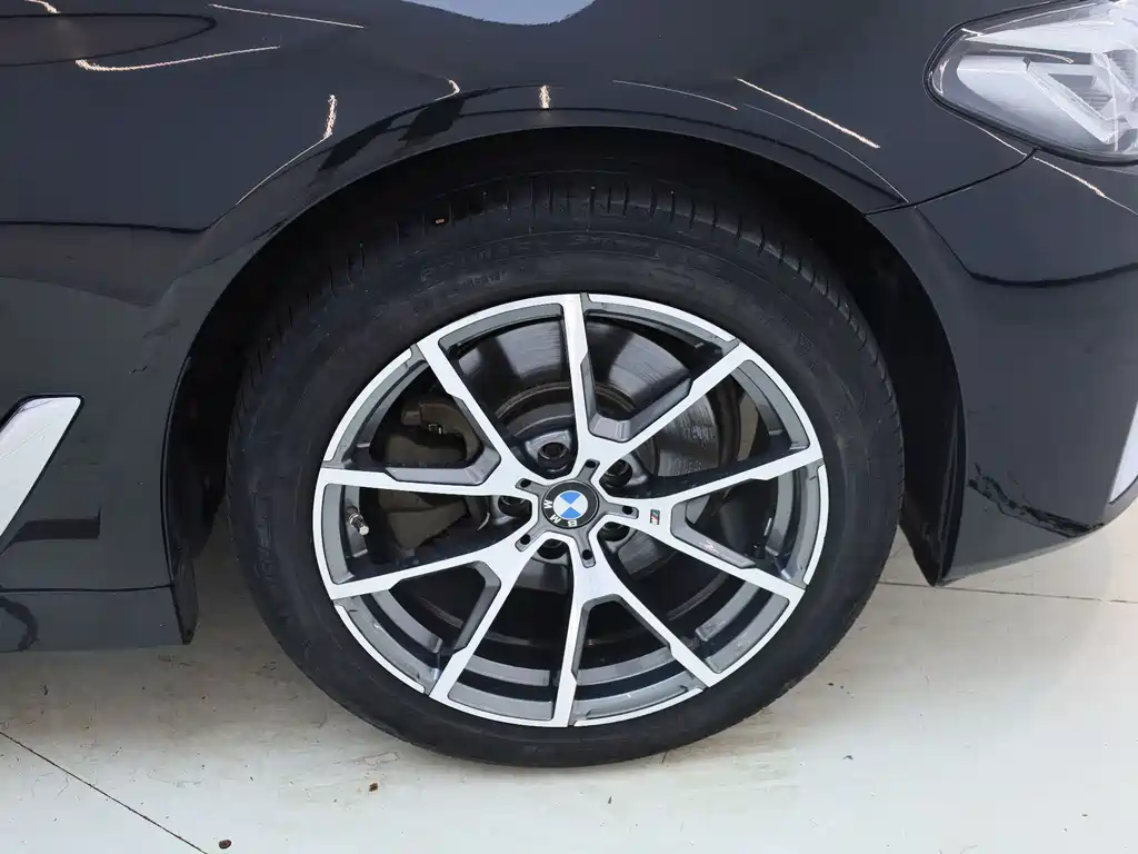 BMW 5 Series 2022 — фото 13