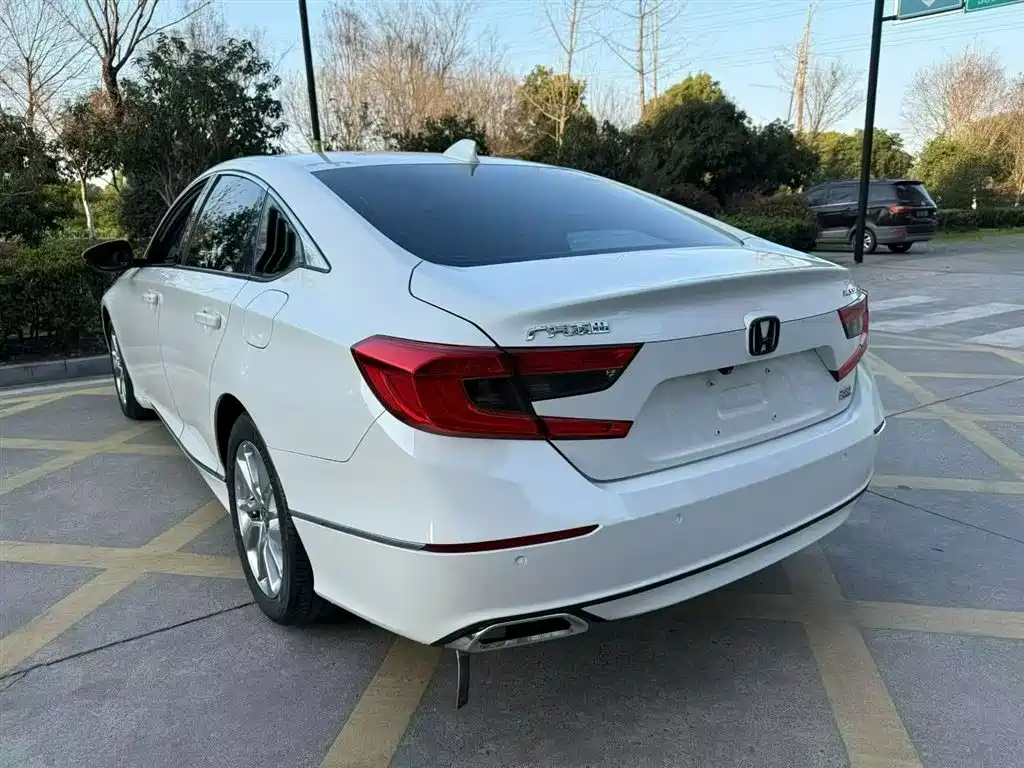 Honda Accord 2019 — фото 16
