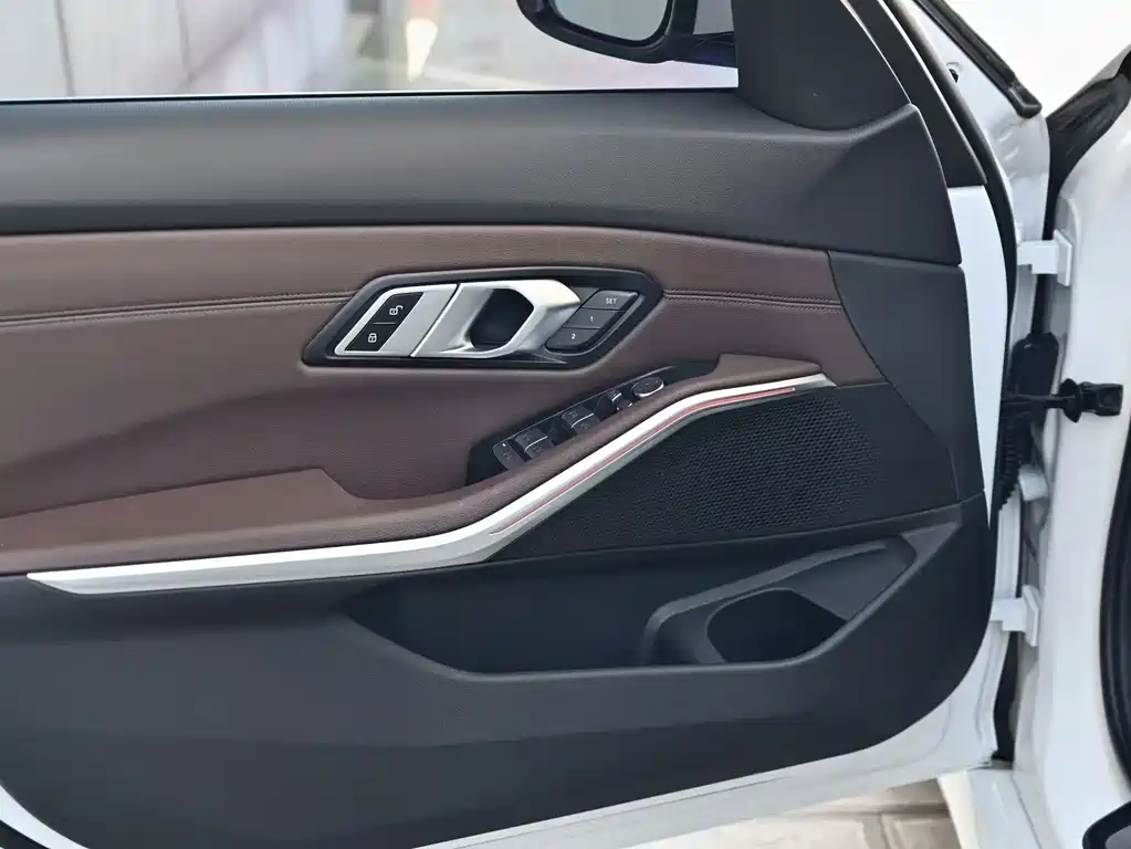 BMW 3 Series 2023 — фото 16
