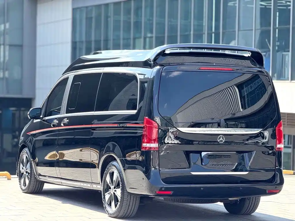 Mercedes-Benz V-Class 2023 — фото 14
