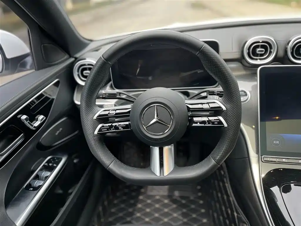 Mercedes-Benz C-Class 2024 — фото 16