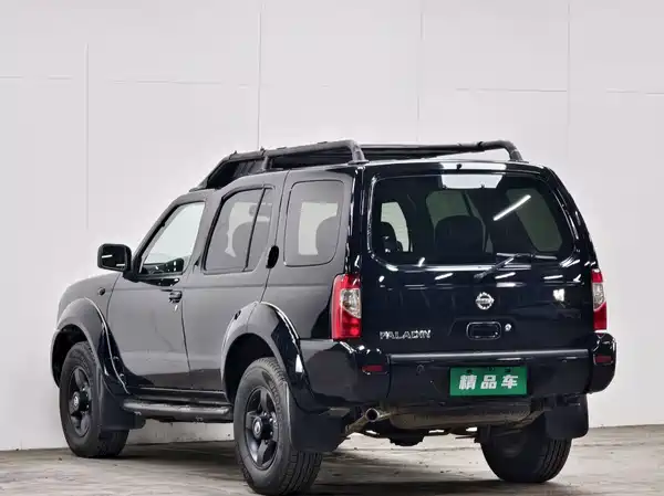 Nissan Paladin 2012
