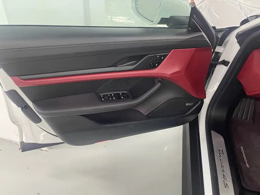 Porsche Taycan 2022