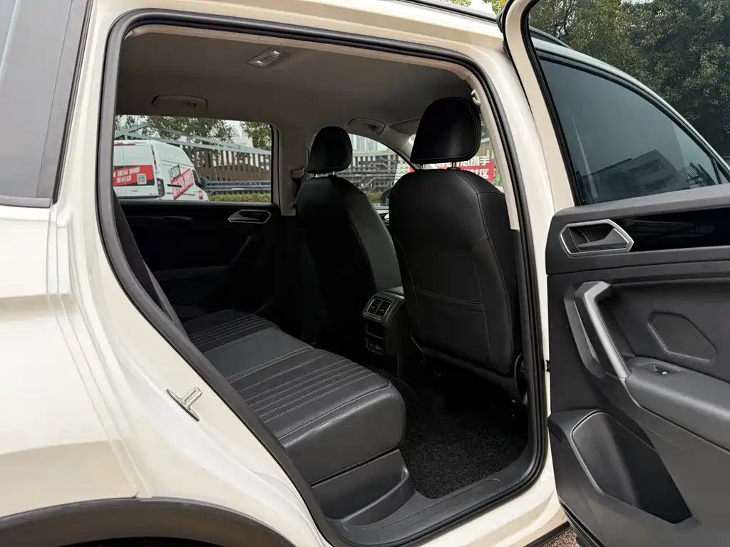 Volkswagen Tiguan L 2022 — фото 10