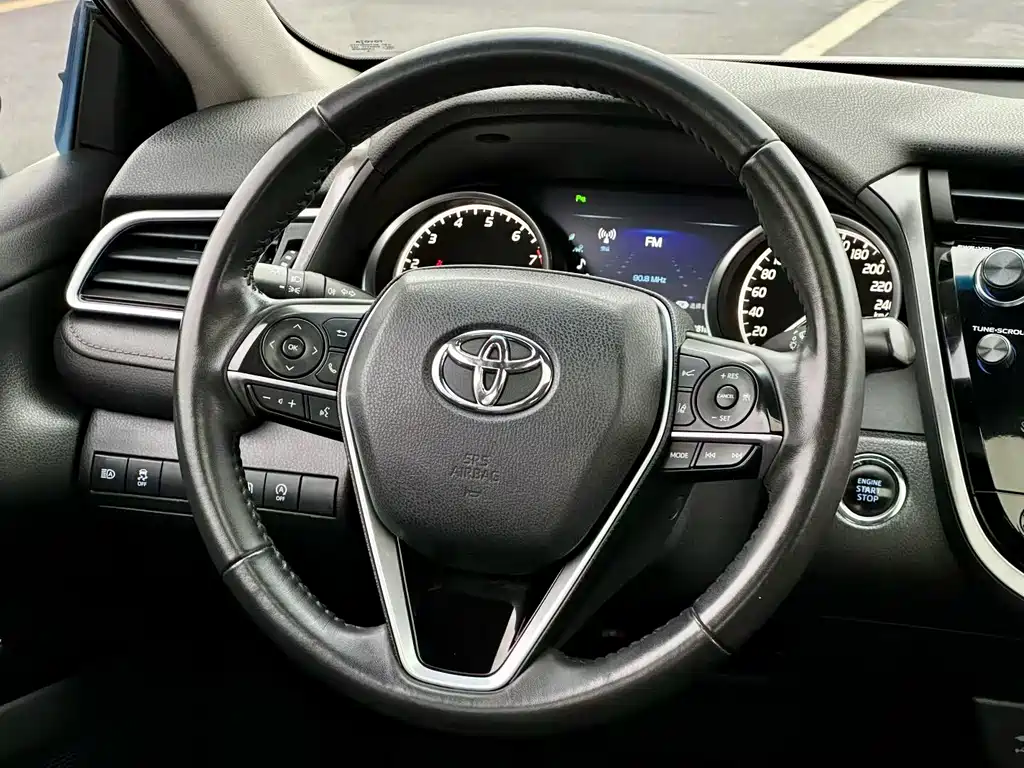Toyota Camry 2018 — фото 9