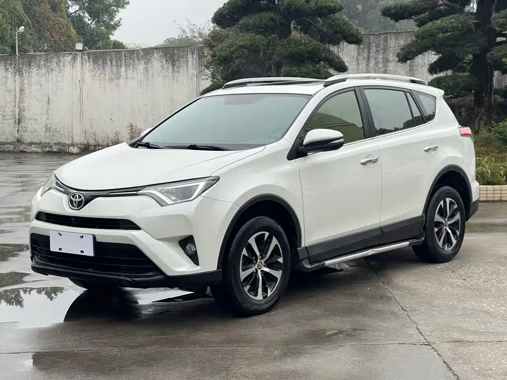Toyota RAV4 2017 — фото 11