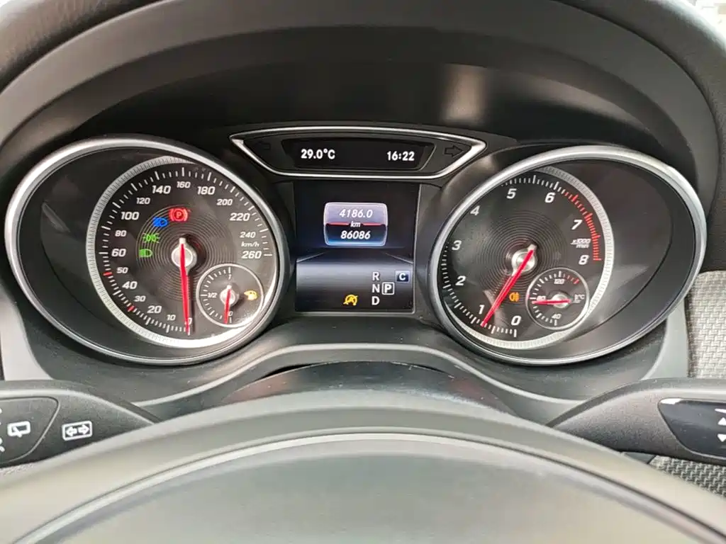 Mercedes-Benz GLA 2017 — фото 12