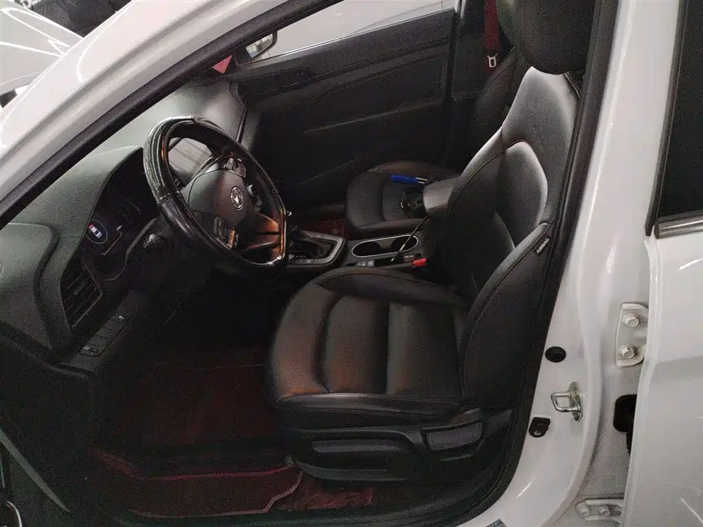 Hyundai Elantra 2019 — фото 15