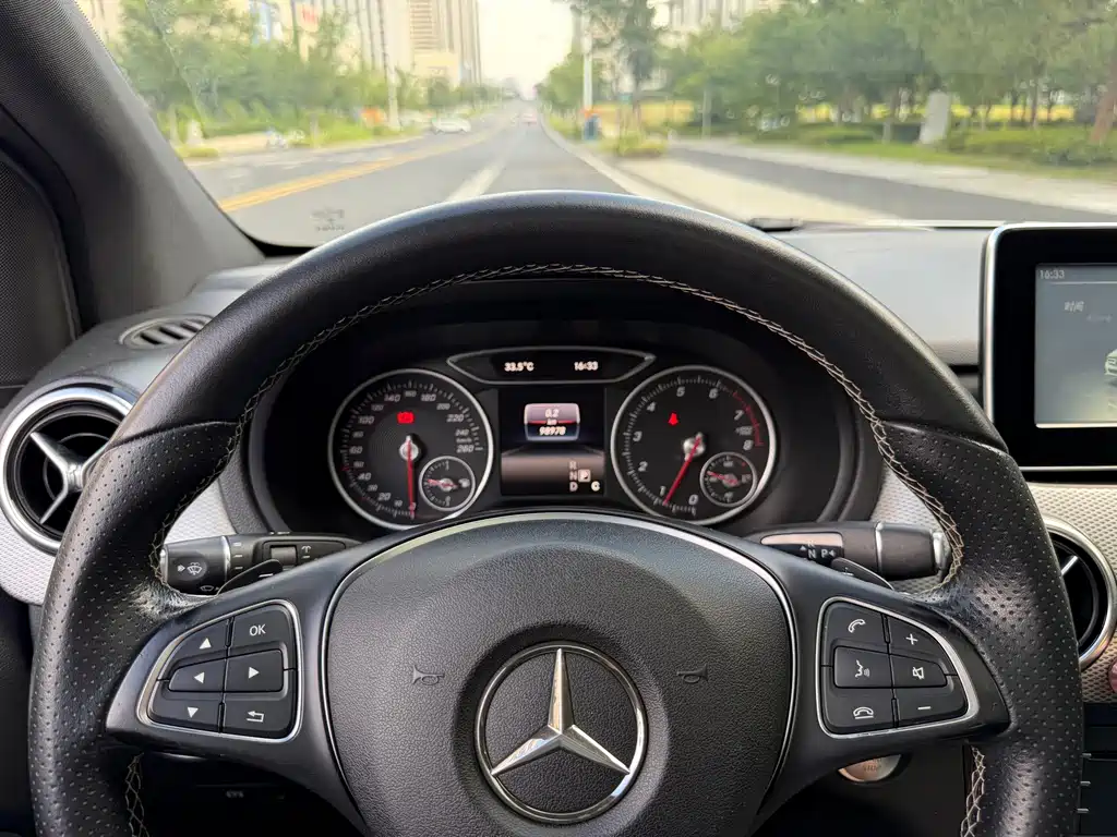 Mercedes-Benz B-Class 2016 — фото 16