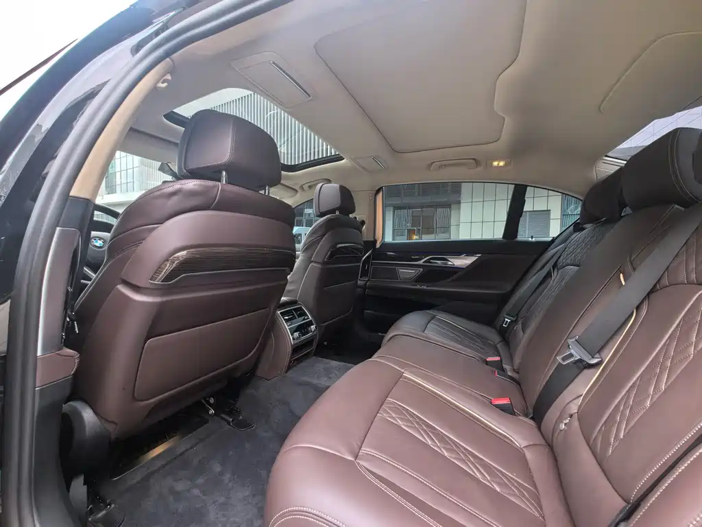 BMW 7 Series 2020 — фото 10
