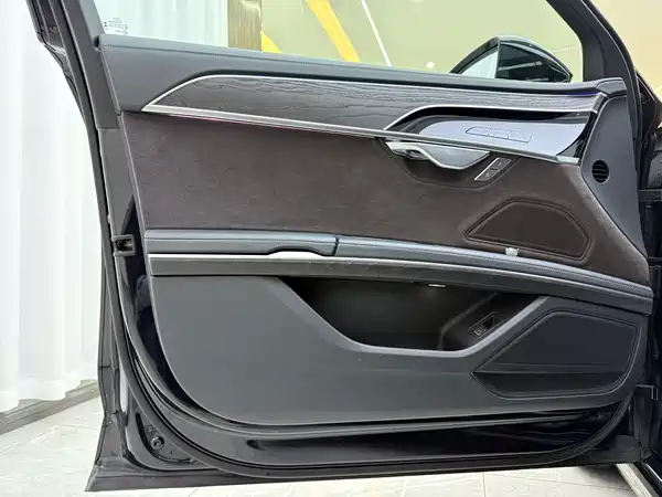Audi A8 2025