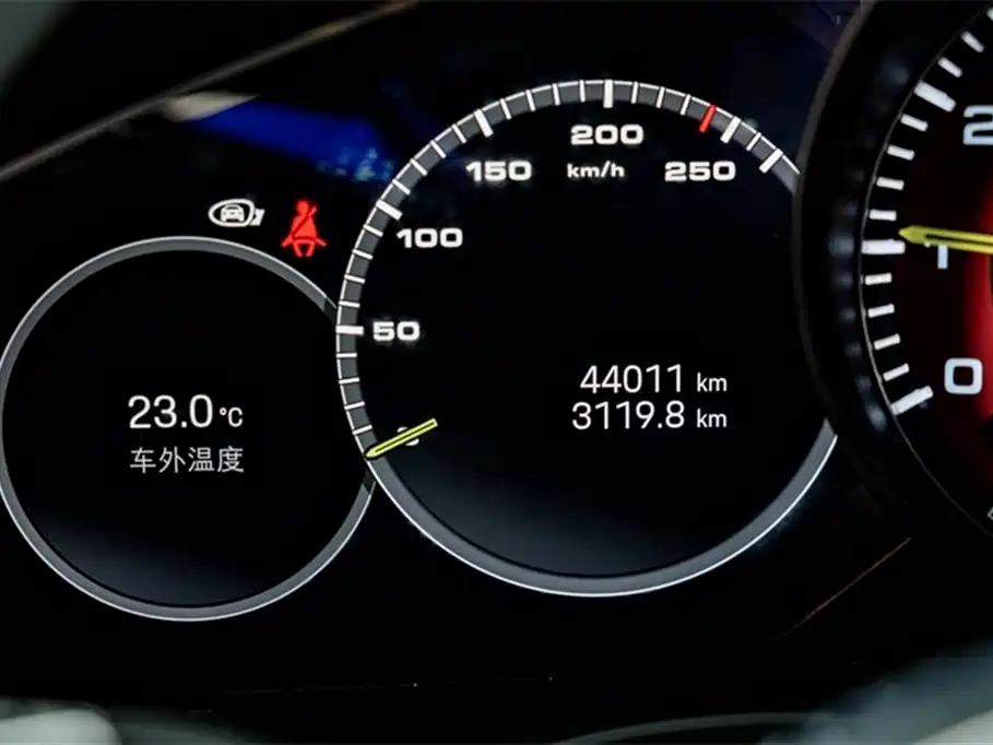 Porsche Cayenne Hybrid 2022 — фото 10