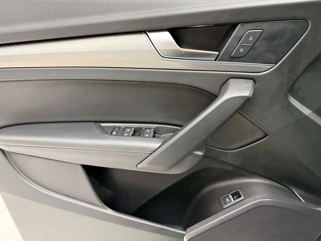 Audi Q5L 2020 — фото 10