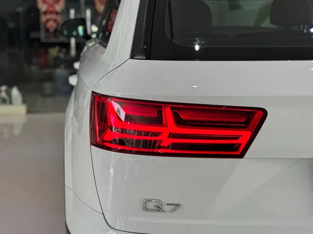 Audi Q7 2019 — фото 17
