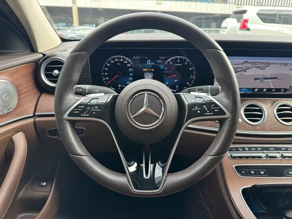 Mercedes-Benz E-Class 2022 — фото 10