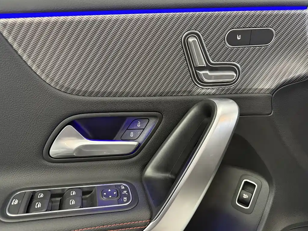 Mercedes-Benz A-Class 2024 — фото 8
