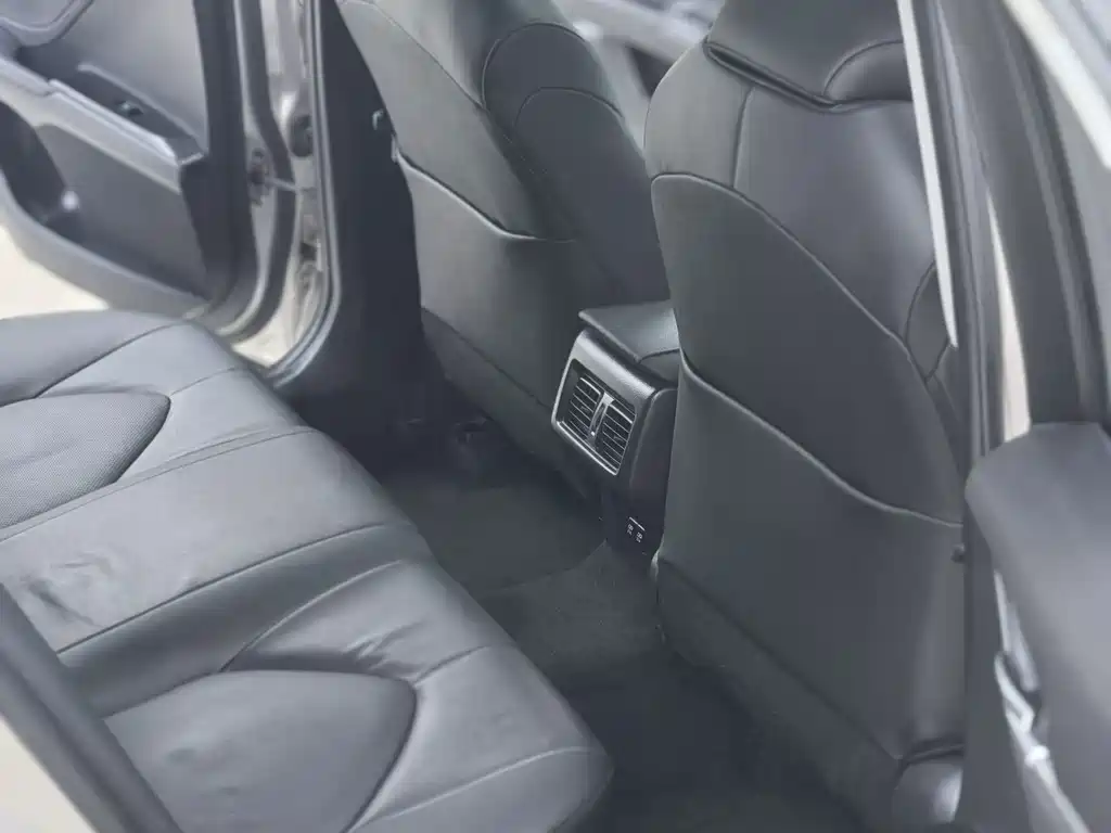 Toyota Camry 2018 — фото 14