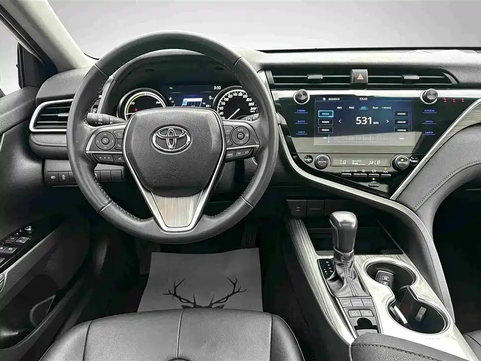Toyota Camry 2020 — фото 8