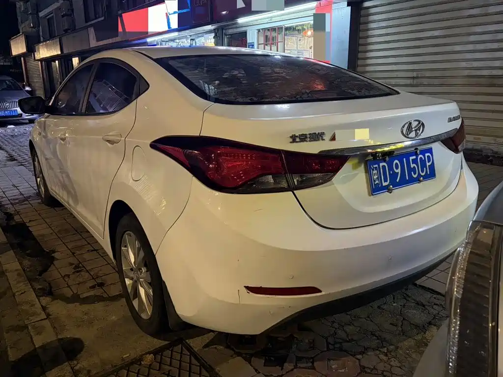 Hyundai Elantra 2017 — фото 9