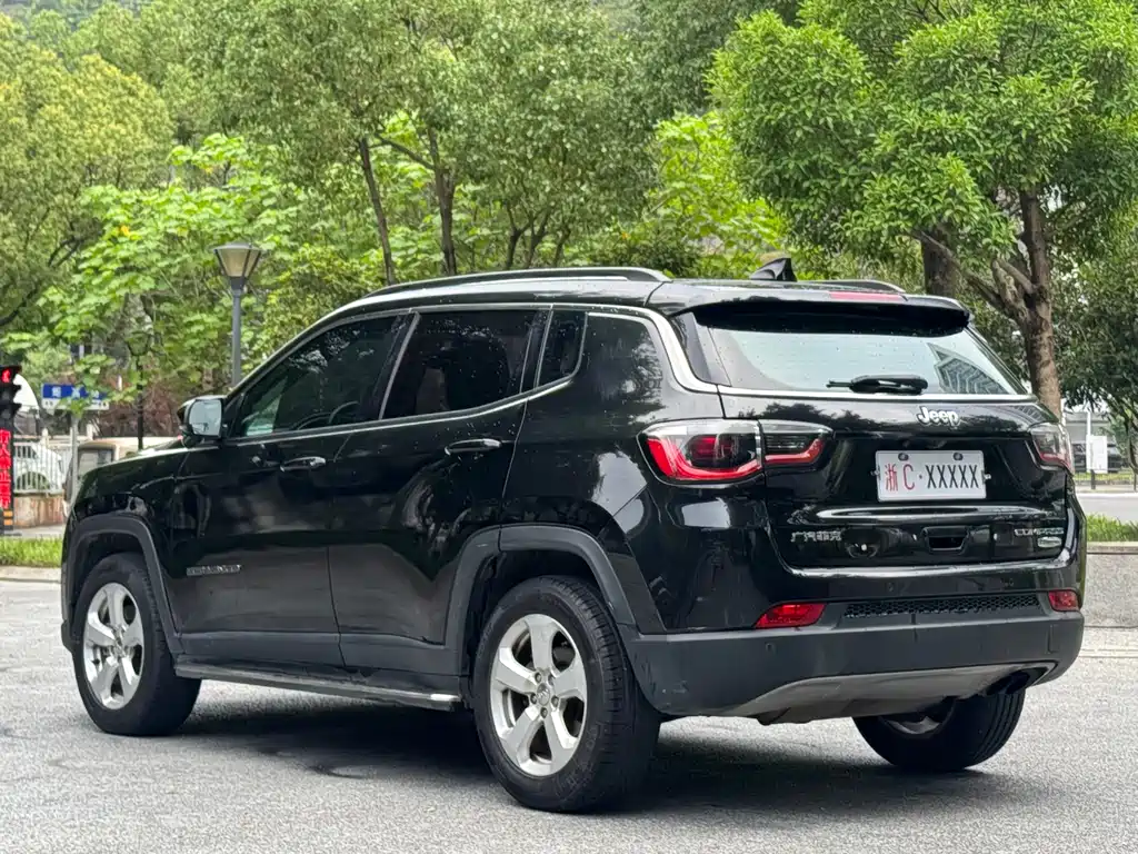 Jeep Compass 2017 — фото 3