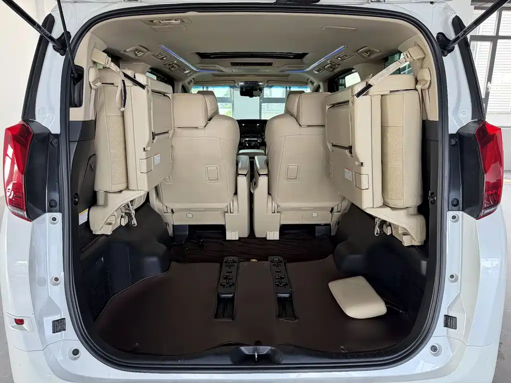 Toyota Vellfire 2021 — фото 19
